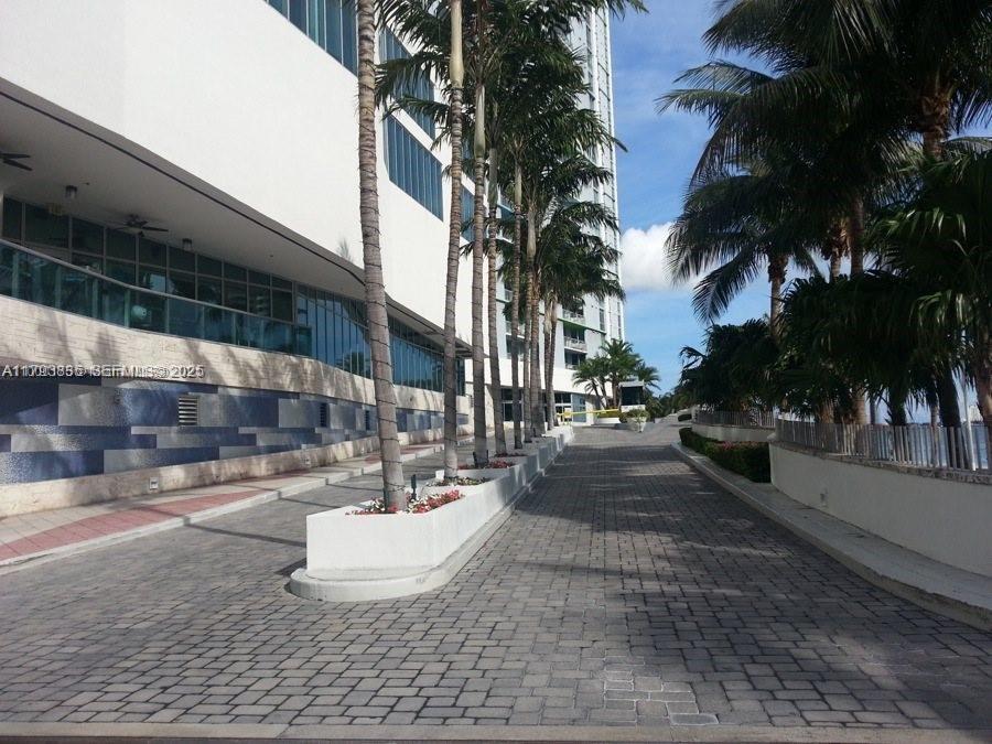 325 S Biscayne Boulevard