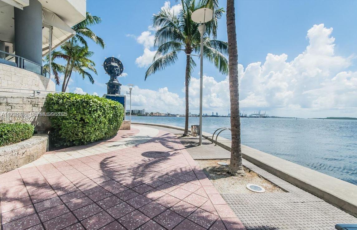 325 S Biscayne Boulevard
