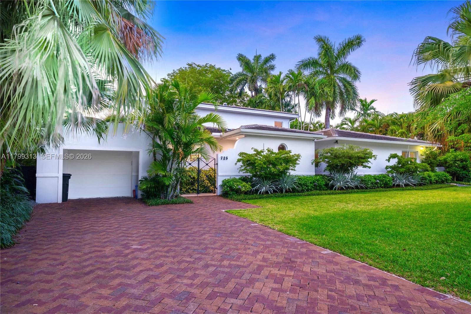 725 Vilabella Avenue