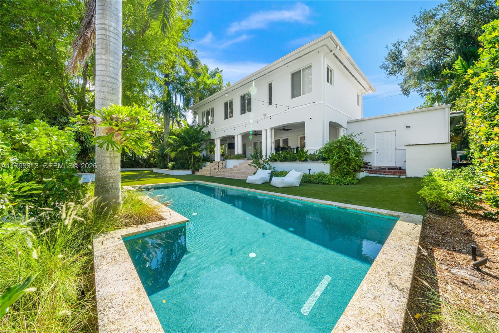 725 Vilabella Avenue