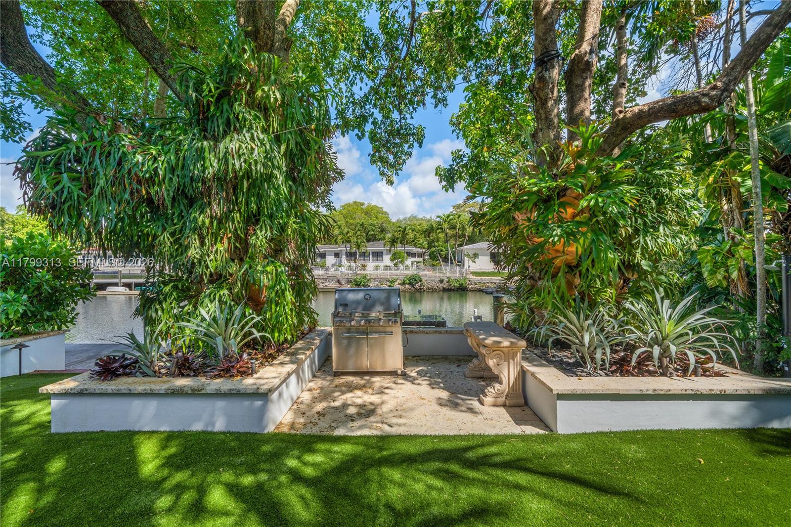 725 Vilabella Avenue