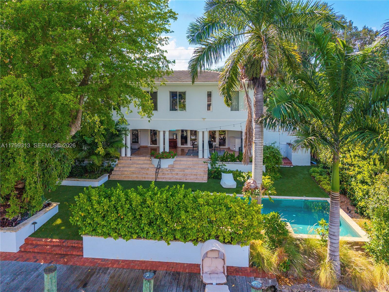 725 Vilabella Avenue