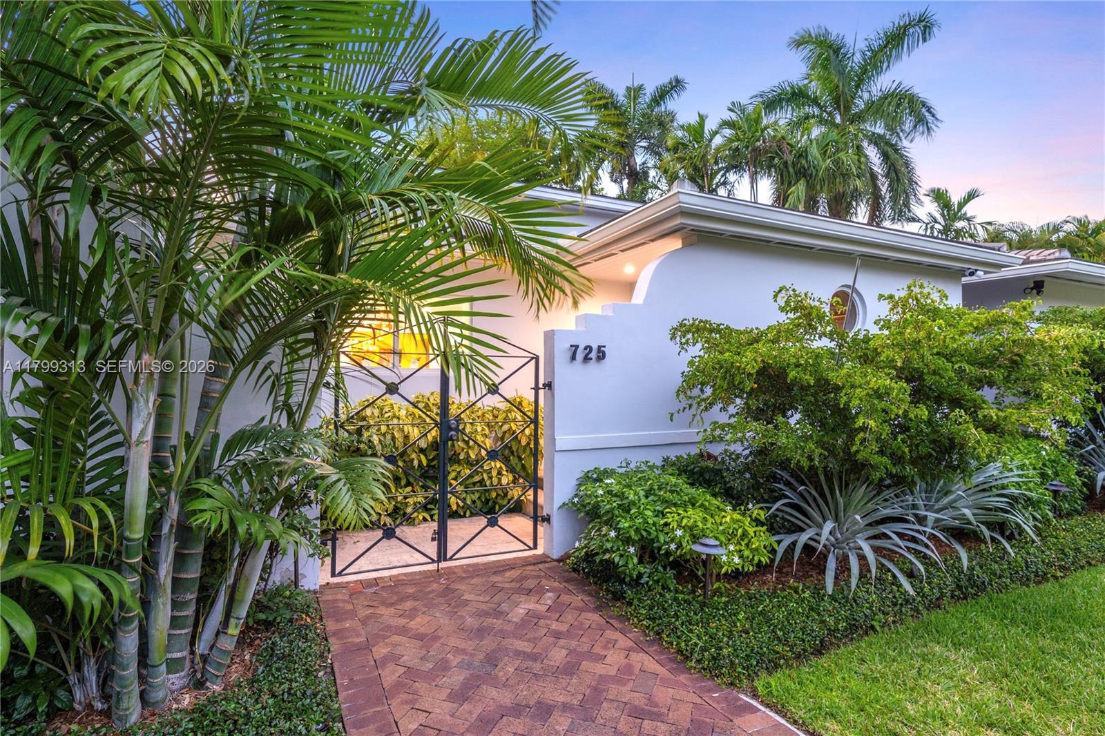 725 Vilabella Avenue