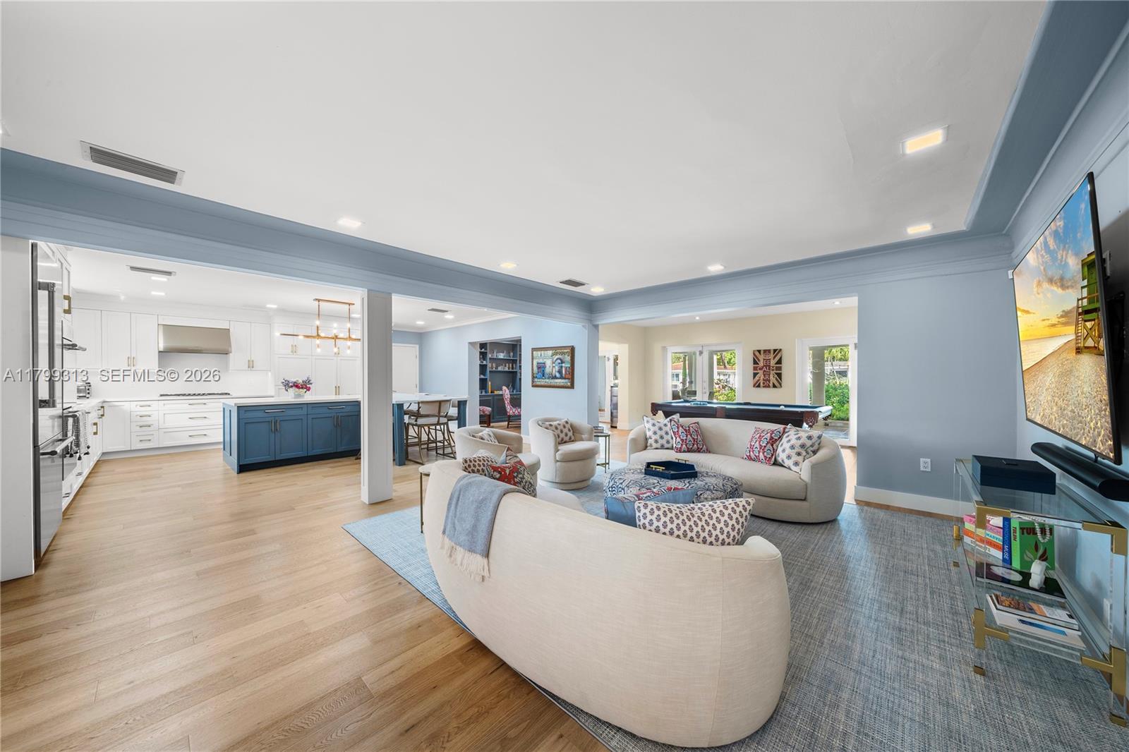 725 Vilabella Avenue