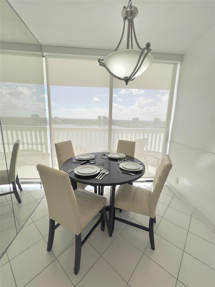 1000 W Island Boulevard