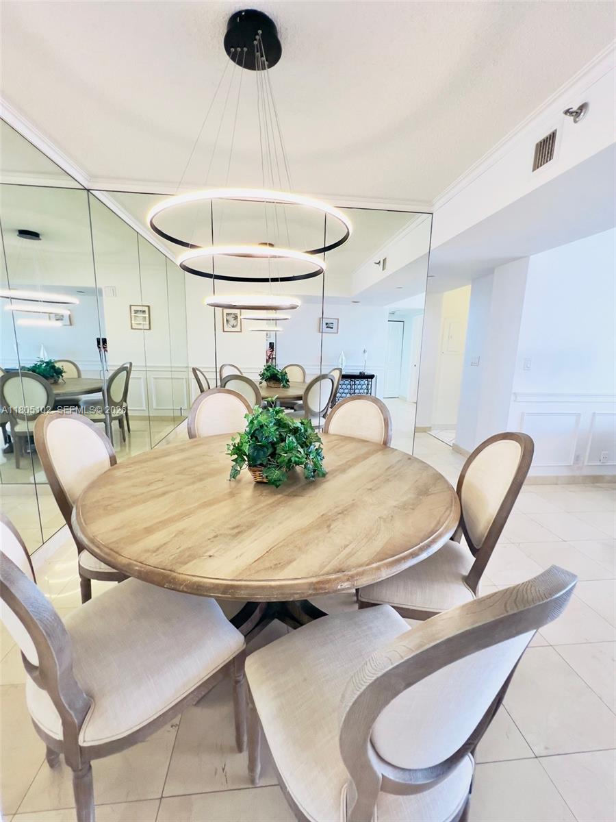 1000 W Island Boulevard