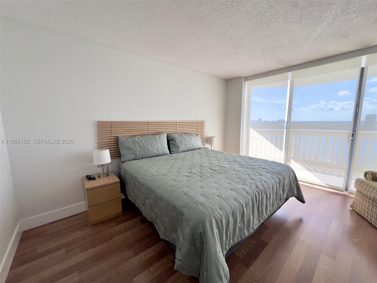 1000 W Island Boulevard