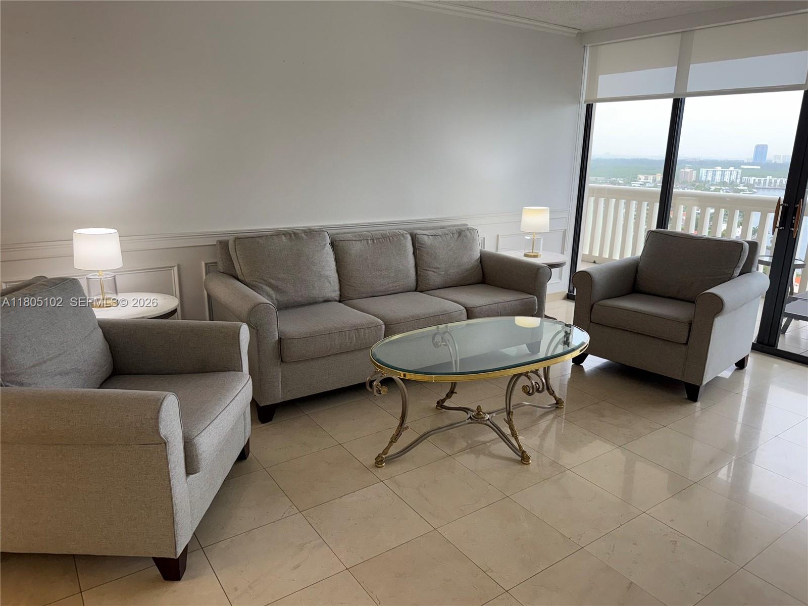 1000 W Island Boulevard