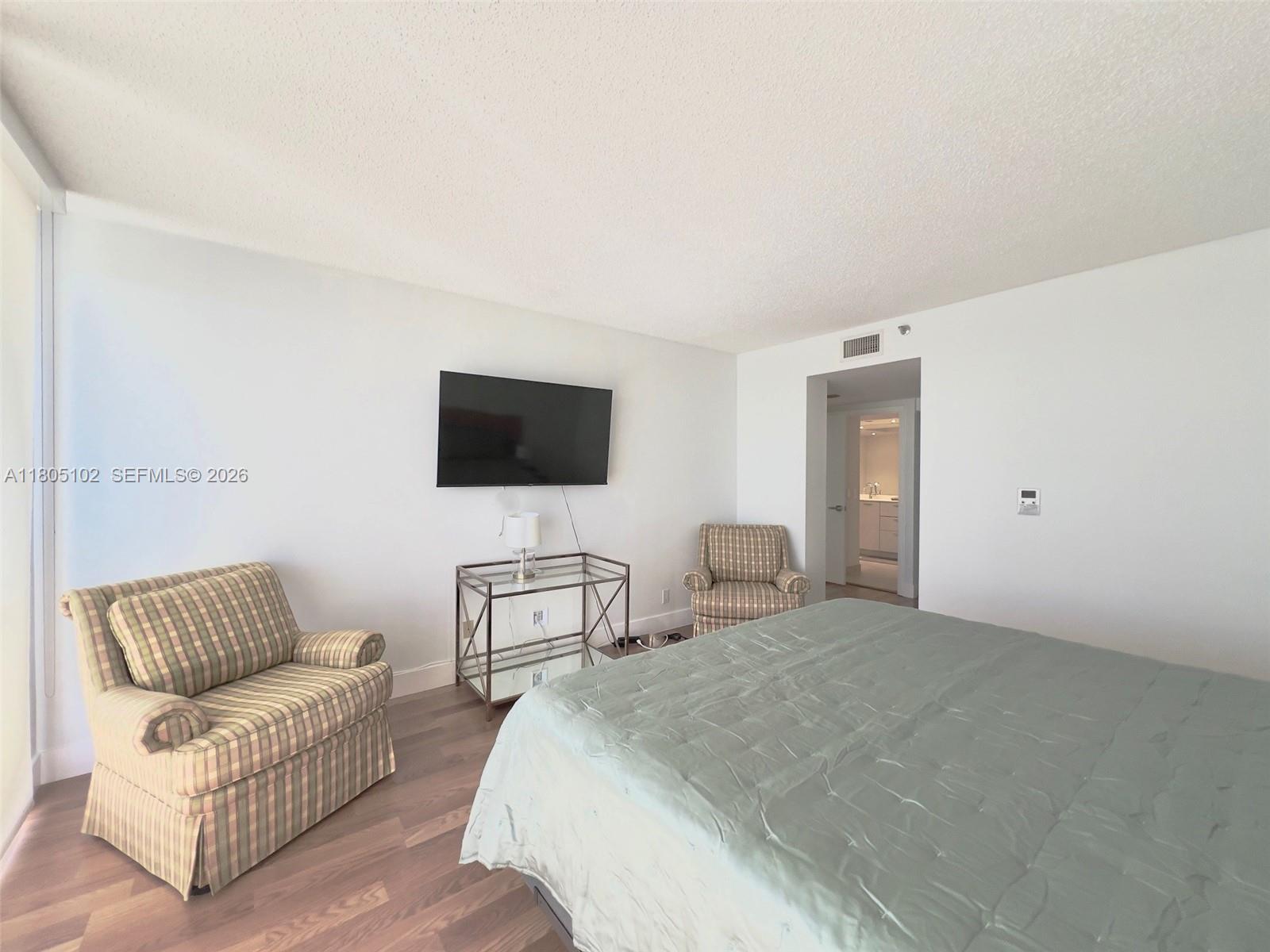 1000 W Island Boulevard