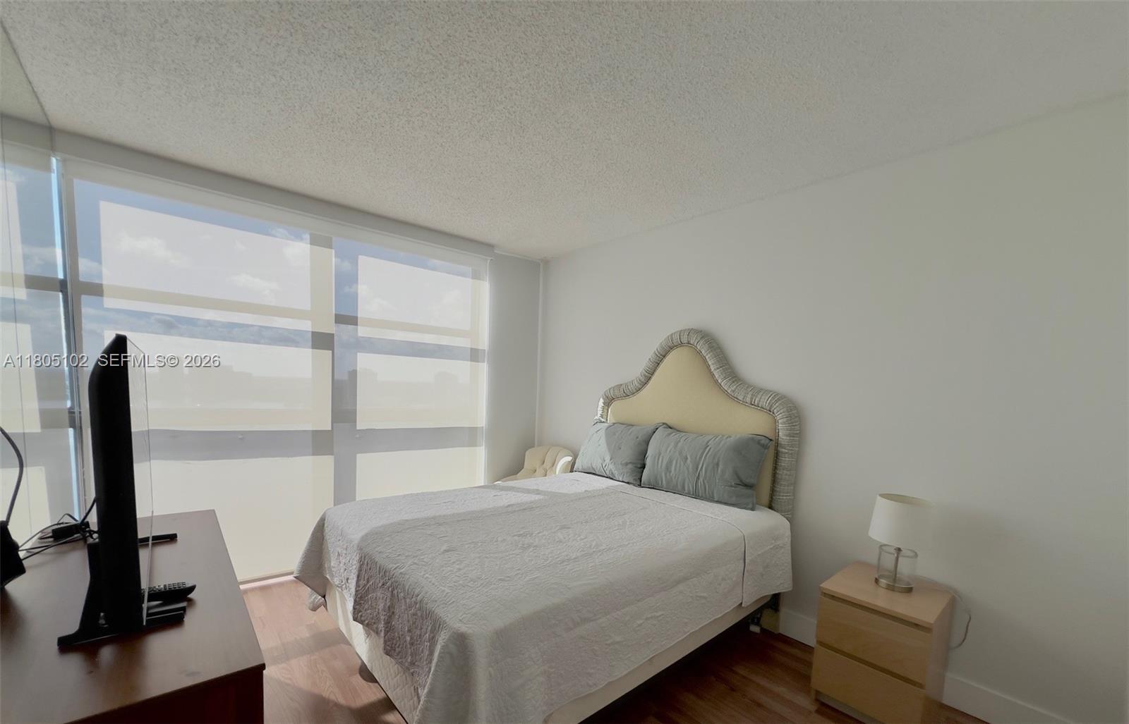 1000 W Island Boulevard