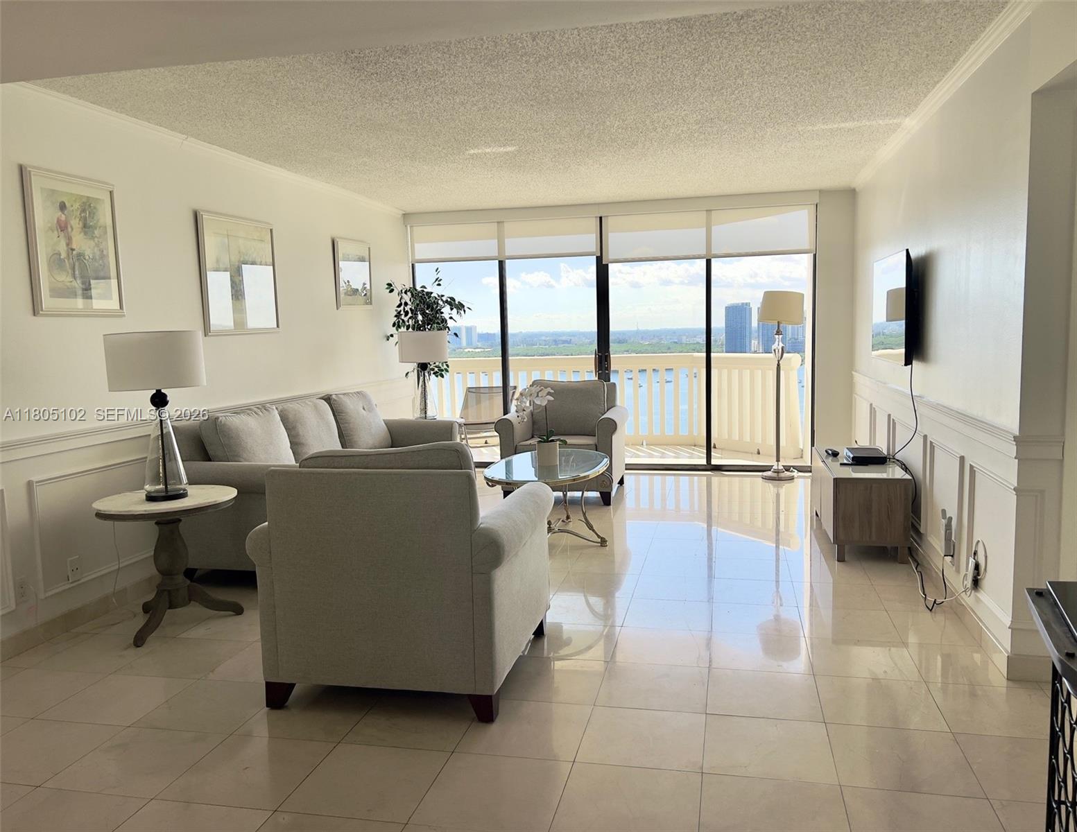 1000 W Island Boulevard