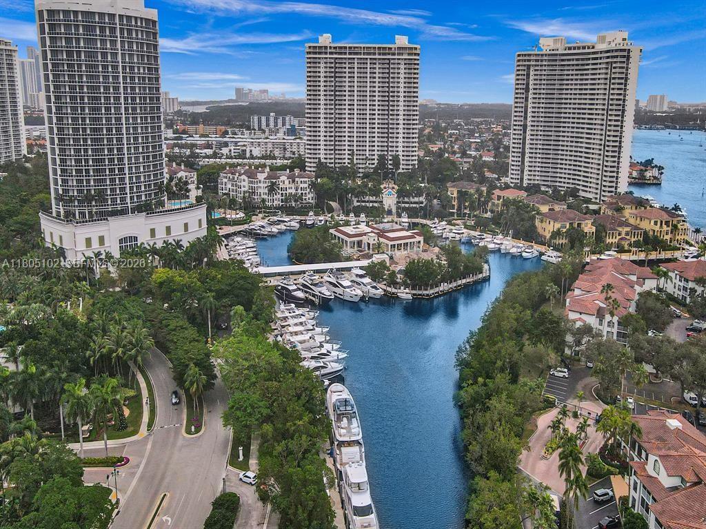 1000 W Island Boulevard