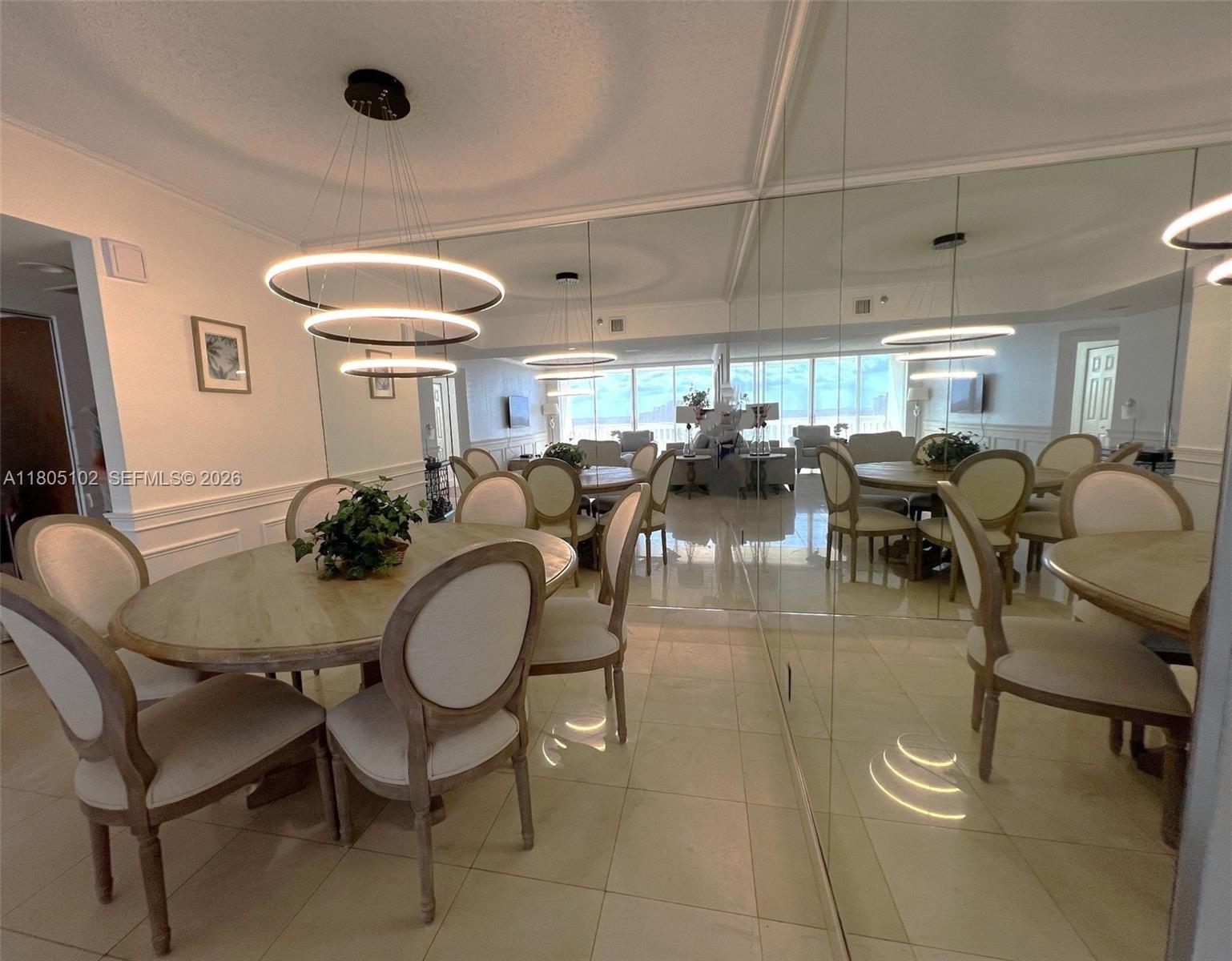 1000 W Island Boulevard