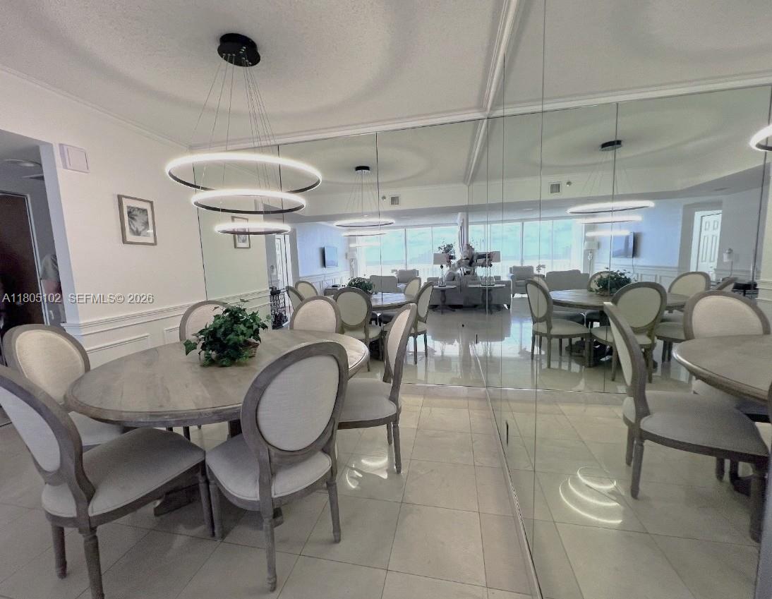 1000 W Island Boulevard