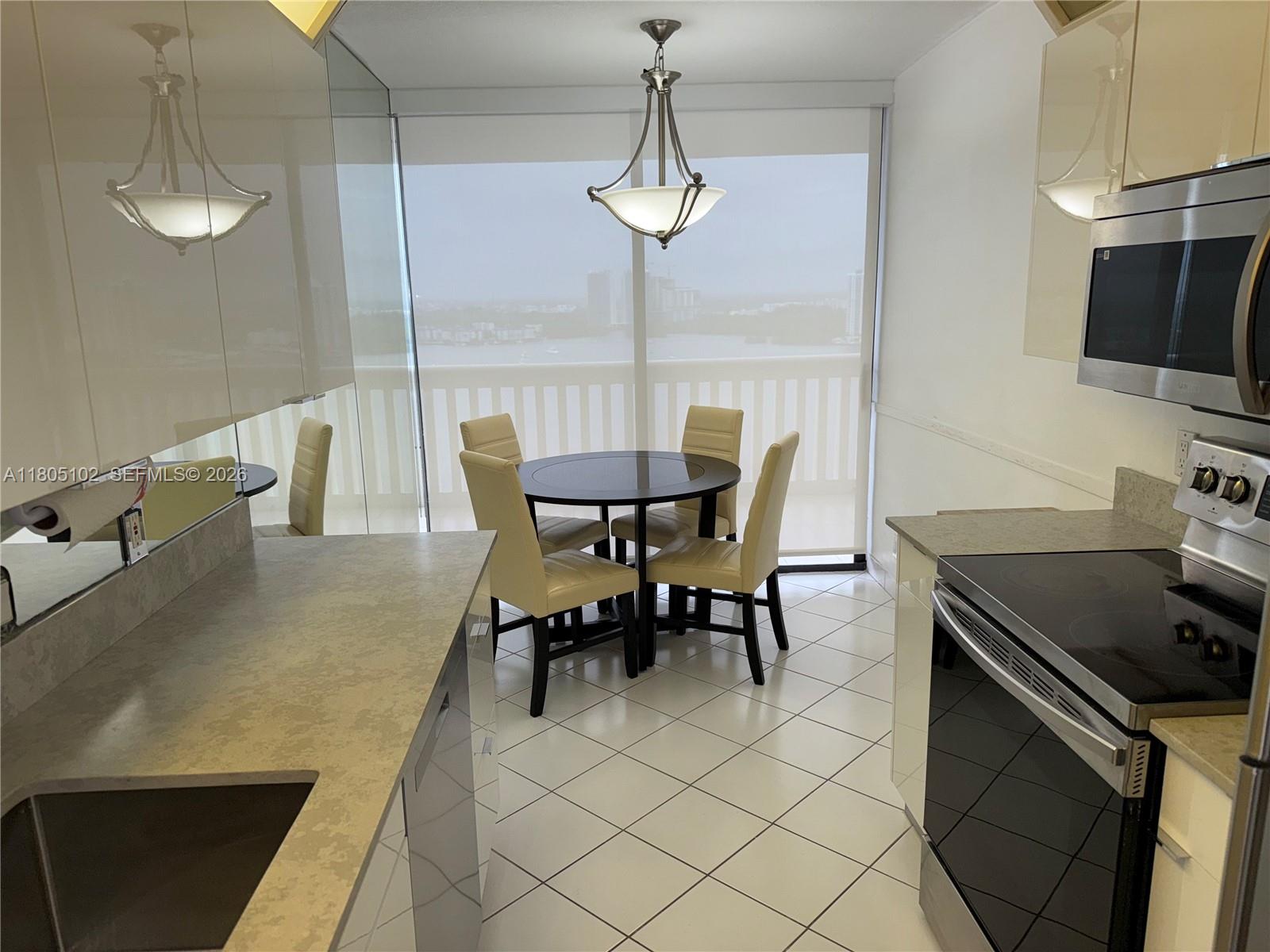 1000 W Island Boulevard