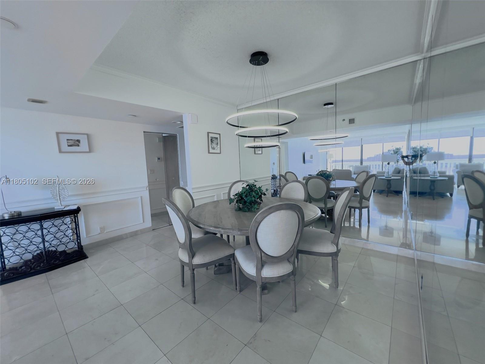 1000 W Island Boulevard
