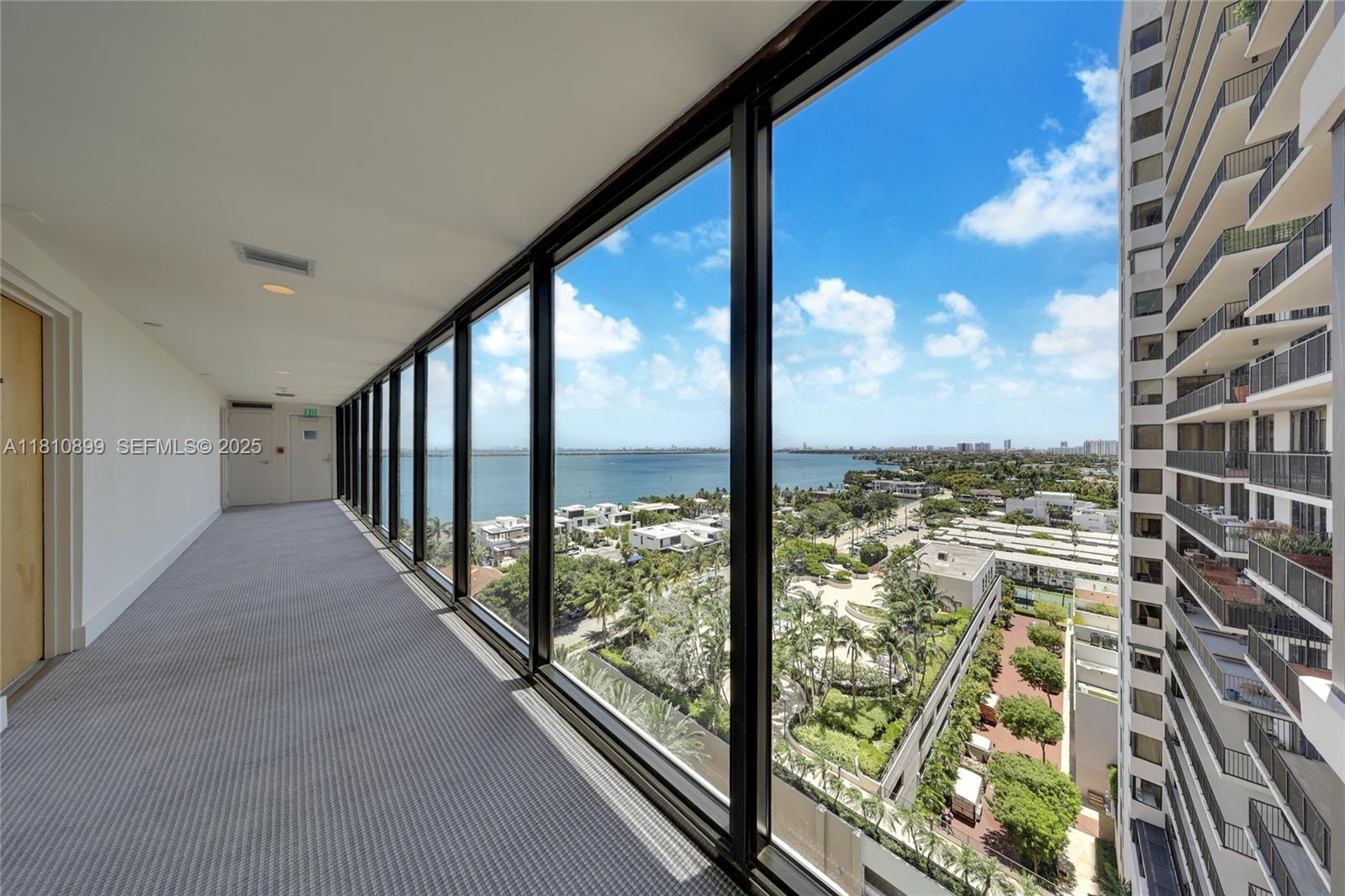 1000 Venetian Way