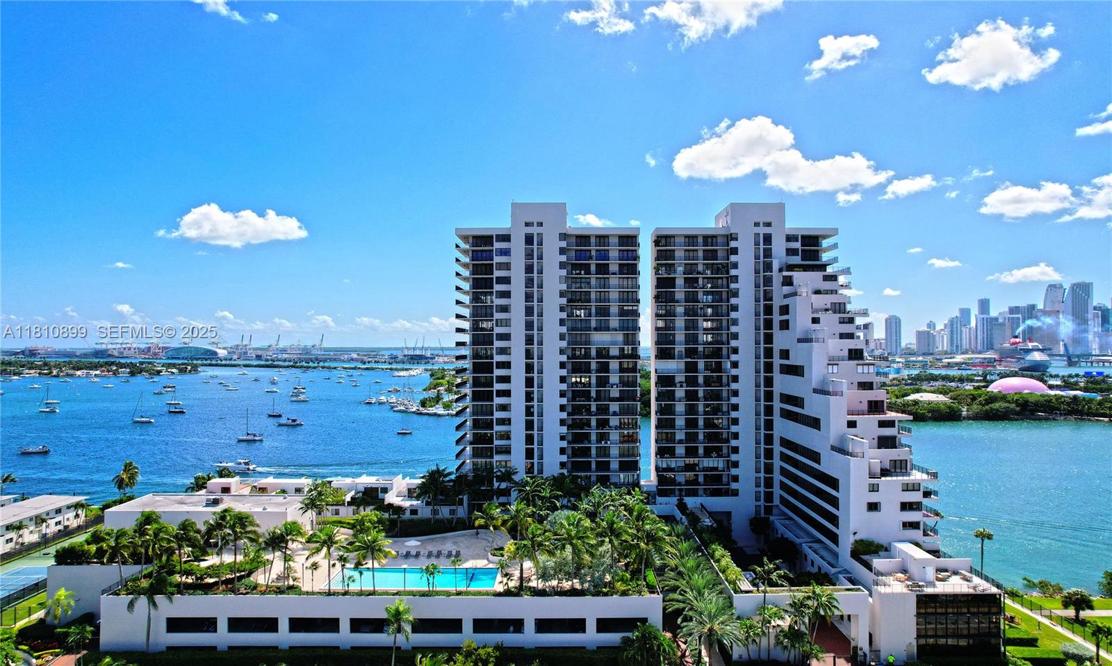 1000 Venetian Way