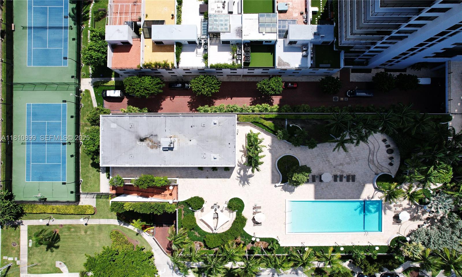 1000 Venetian Way