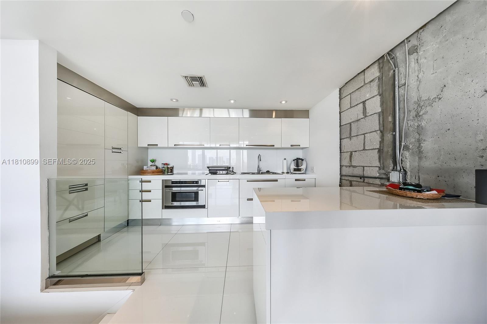 1000 Venetian Way