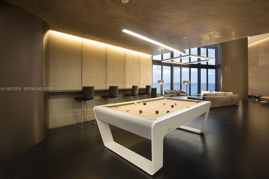 18555 Collins Avenue