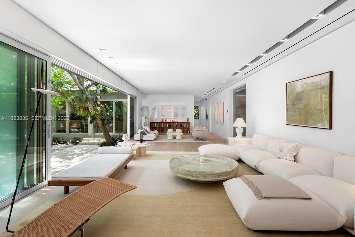 11 La Gorce Circle