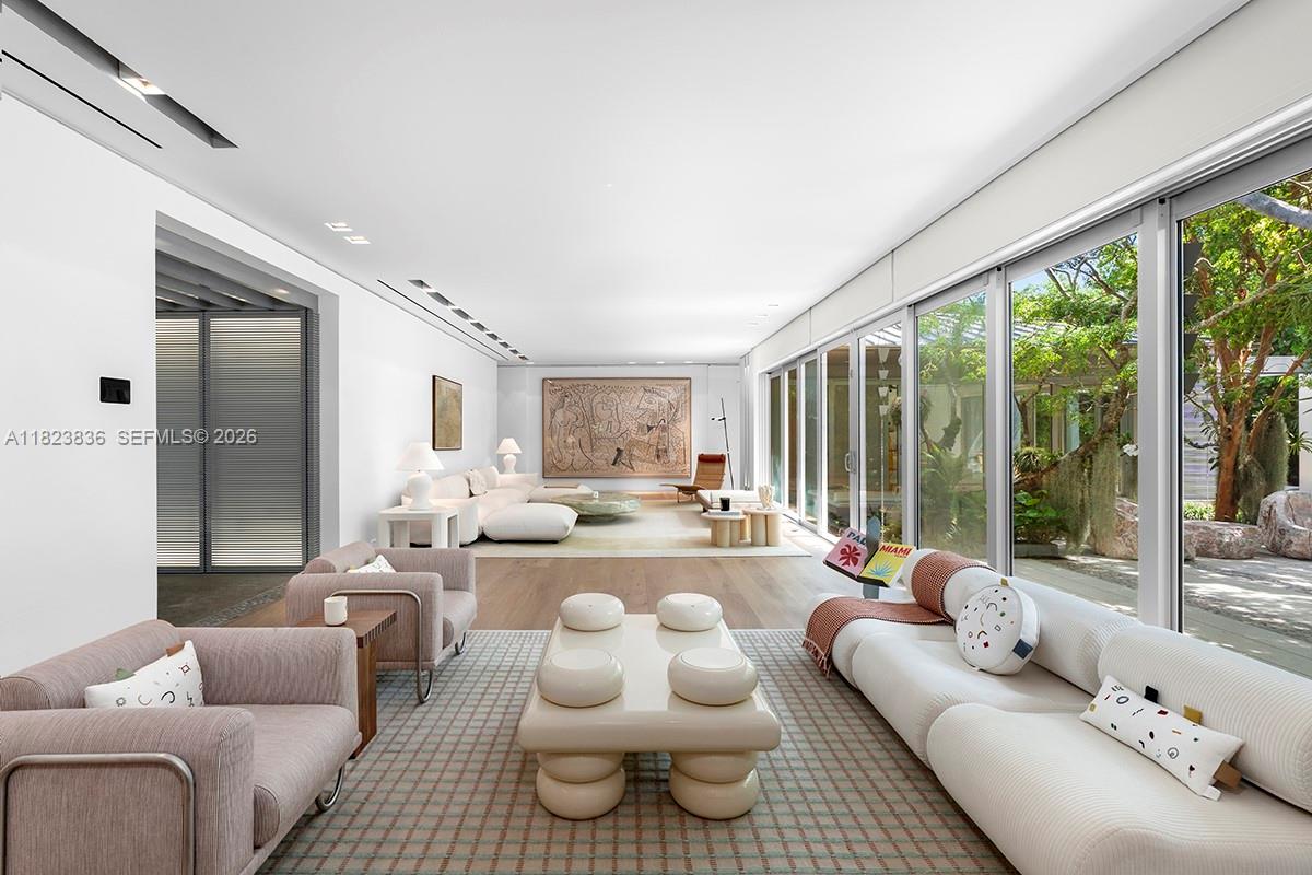 11 La Gorce Circle