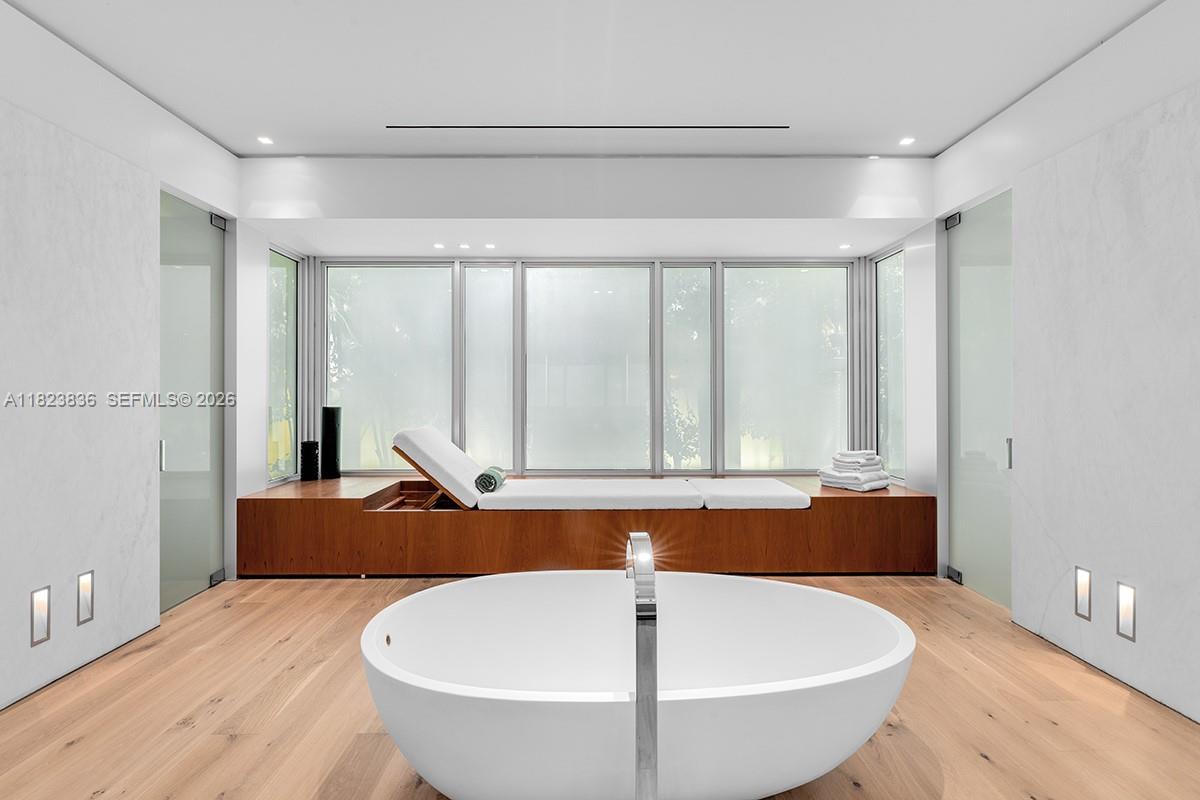 11 La Gorce Circle