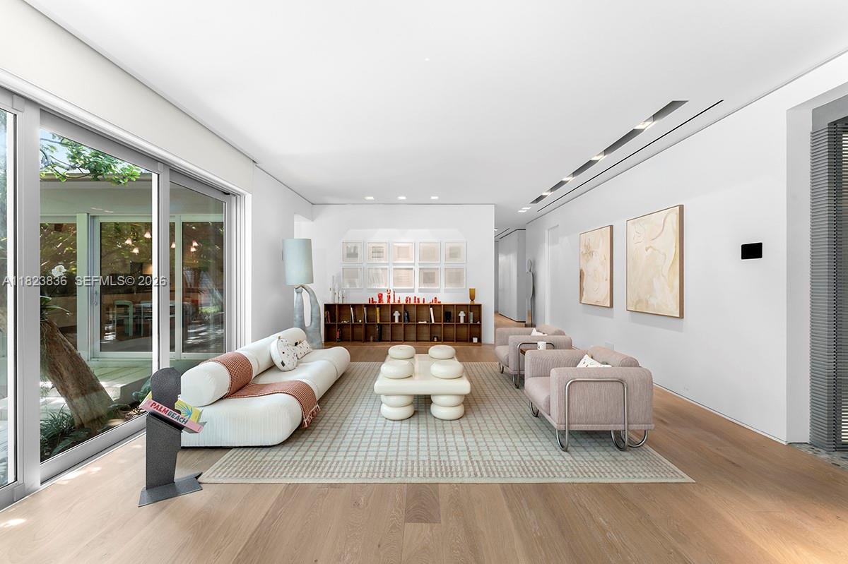 11 La Gorce Circle
