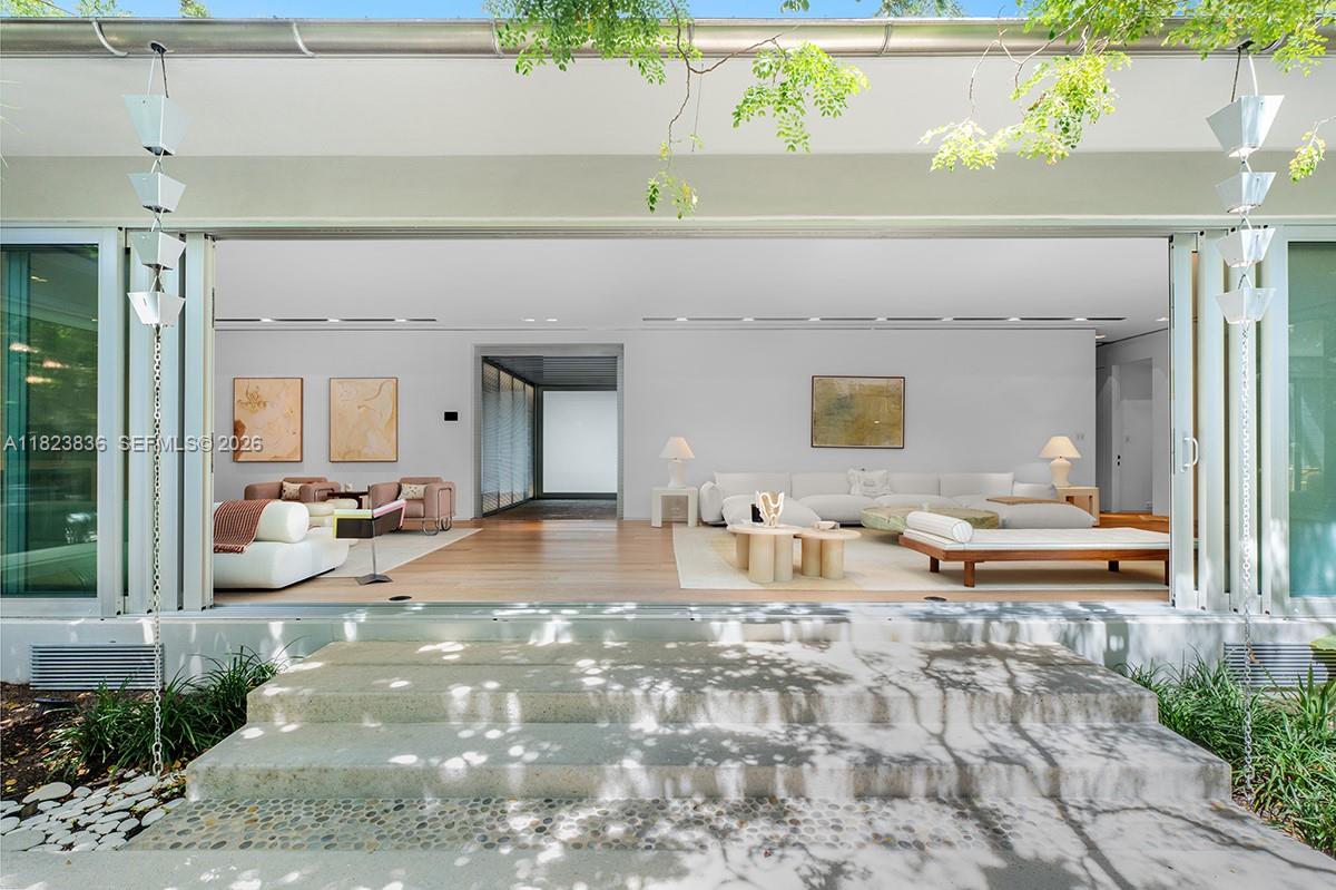 11 La Gorce Circle