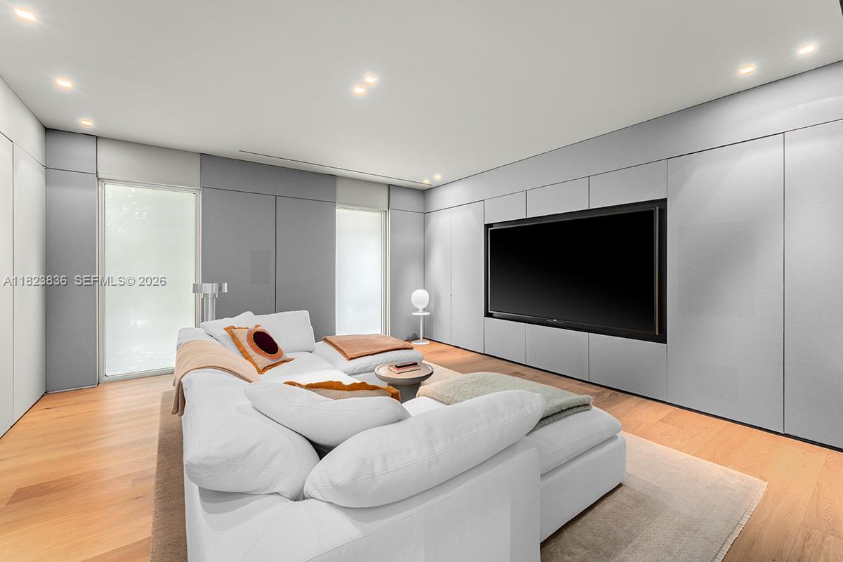 11 La Gorce Circle