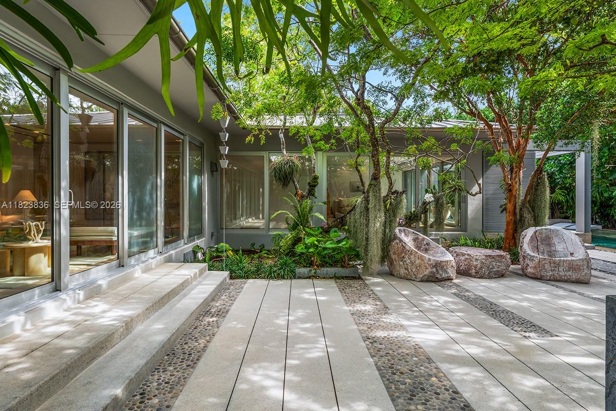 11 La Gorce Circle