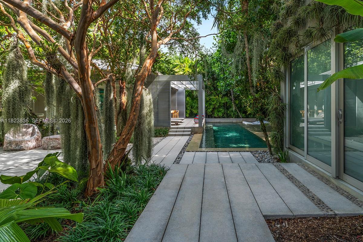 11 La Gorce Circle