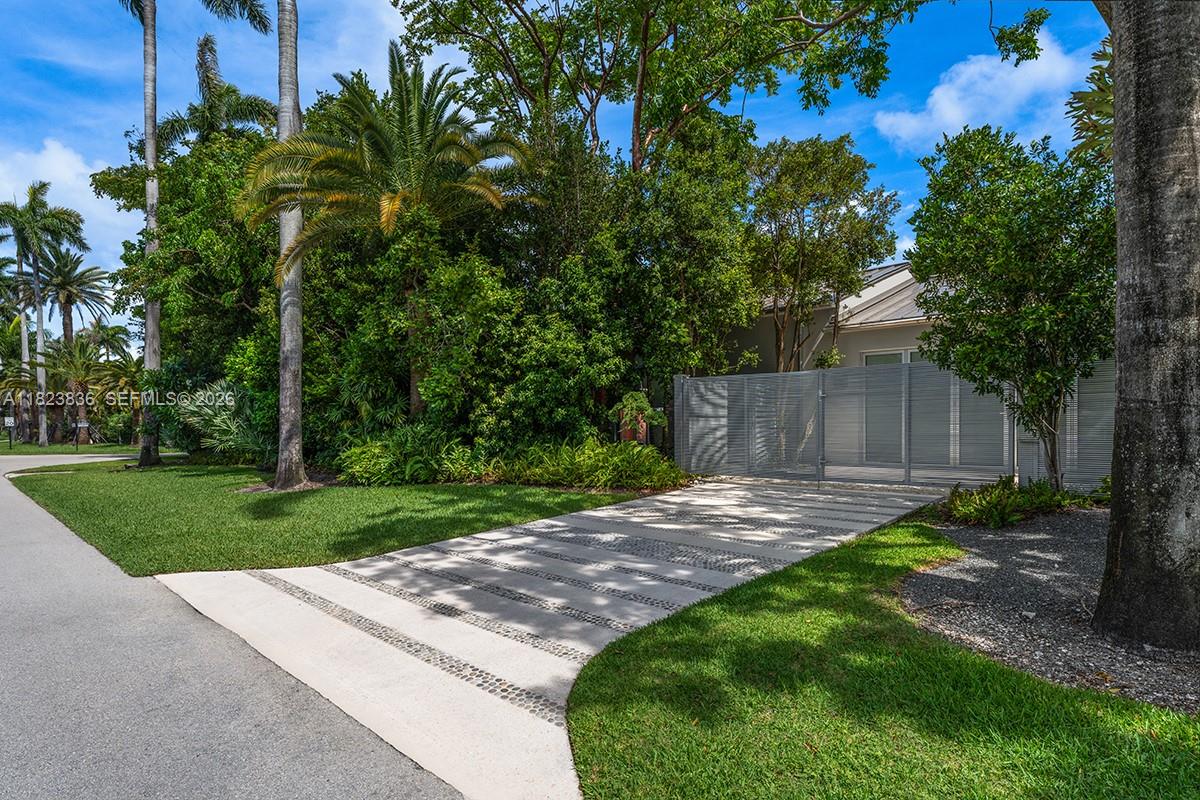 11 La Gorce Circle