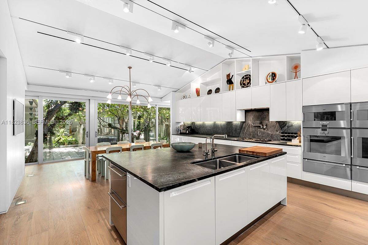 11 La Gorce Circle