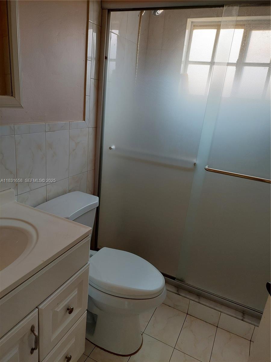 2403 W 76th Street