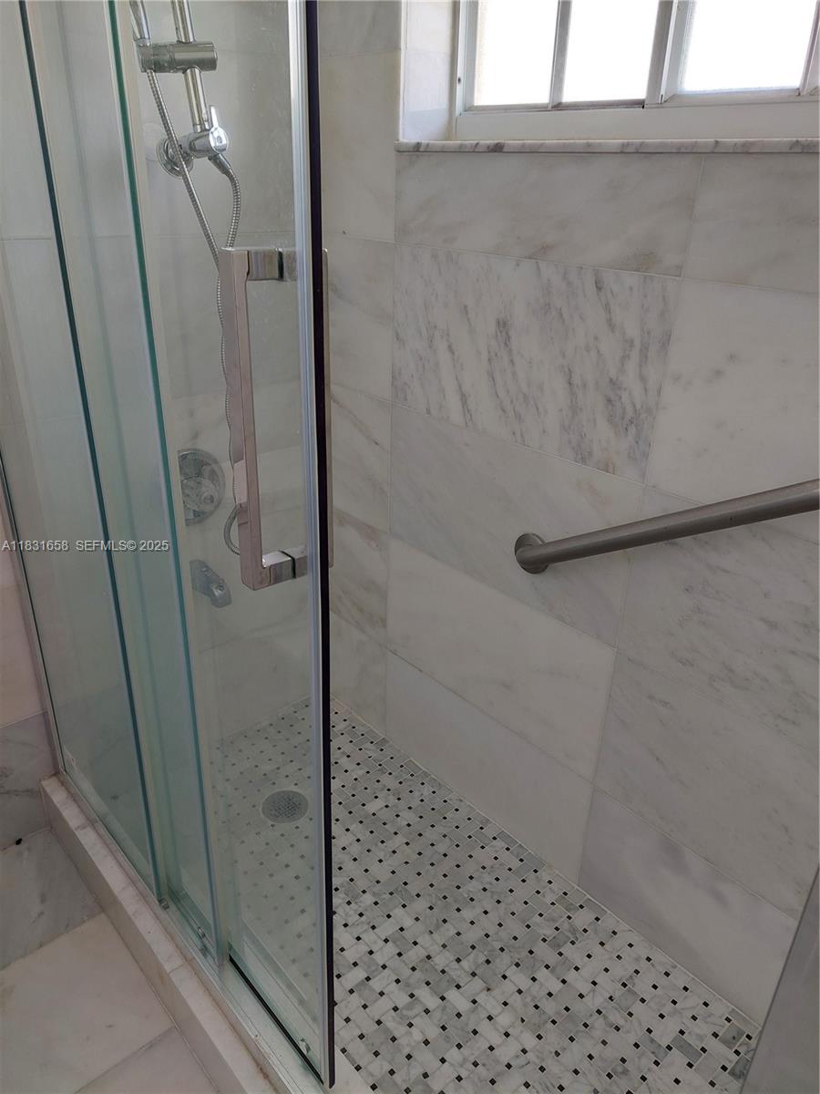 2403 W 76th Street