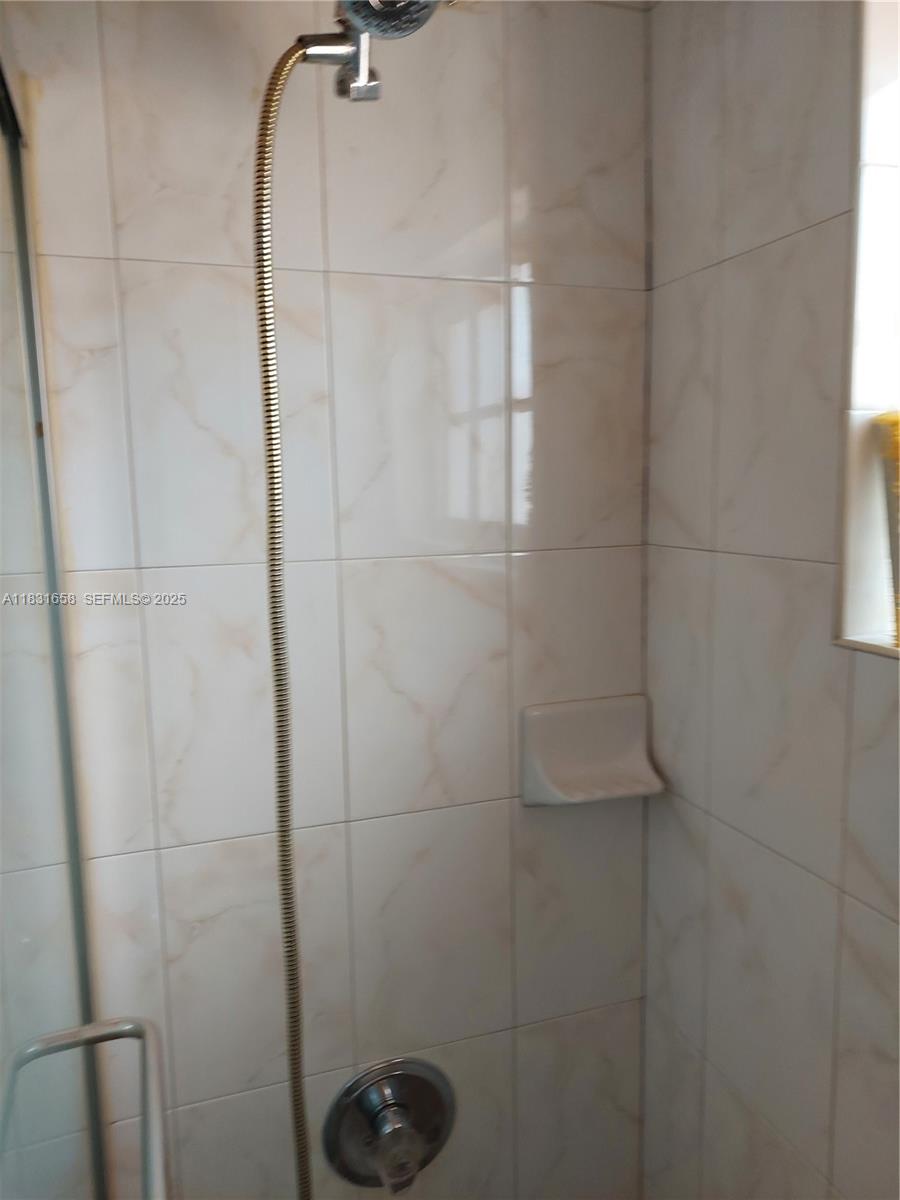 2403 W 76th Street