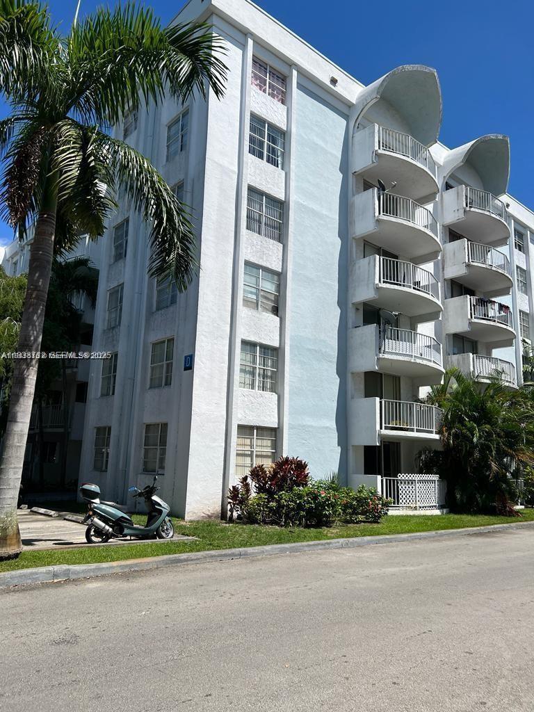 498 NW 165th St Road