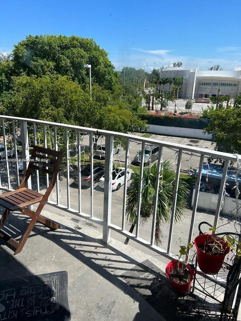 498 NW 165th St Road