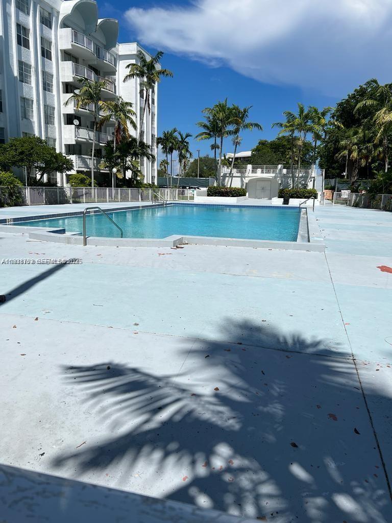 498 NW 165th St Road