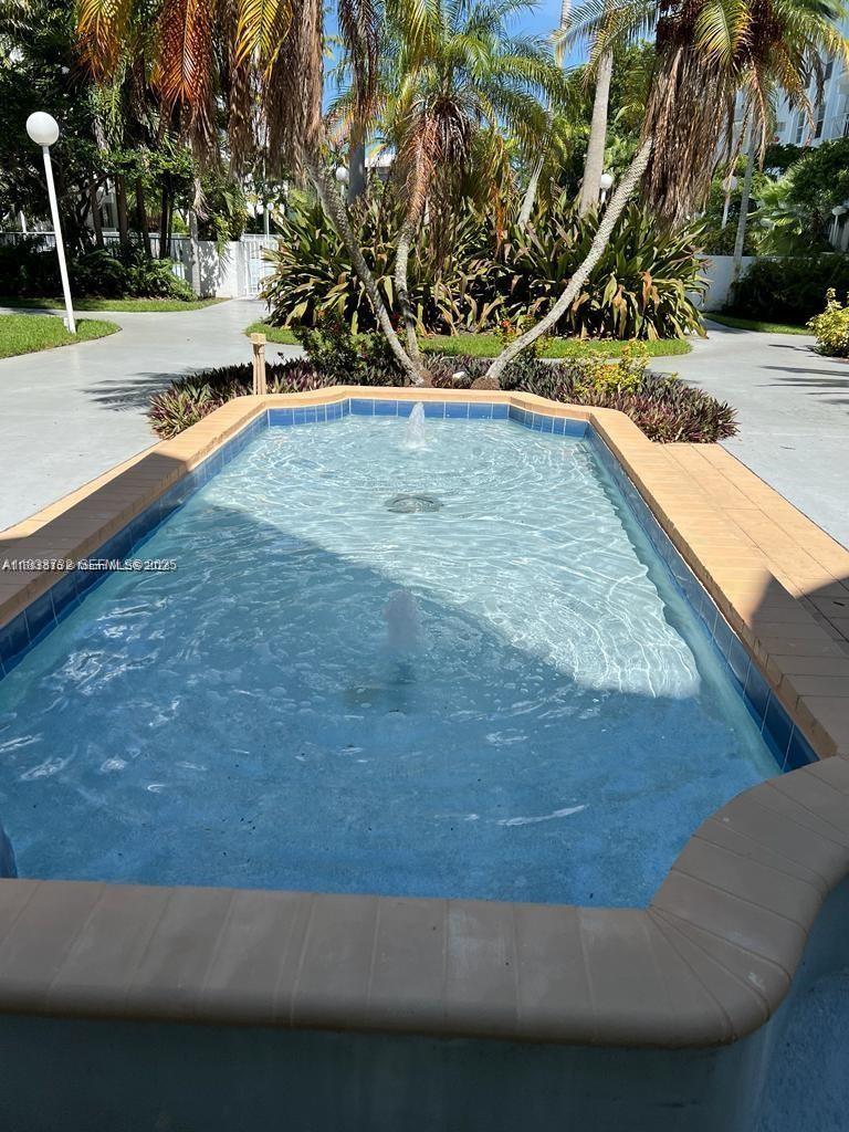 498 NW 165th St Road