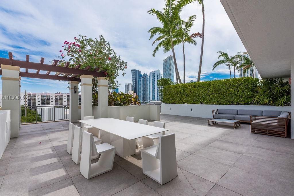 300 Sunny Isles Boulevard
