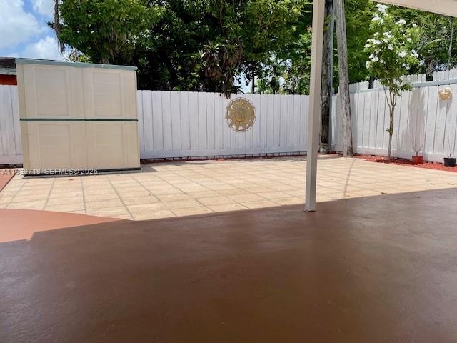330 W 40th Place