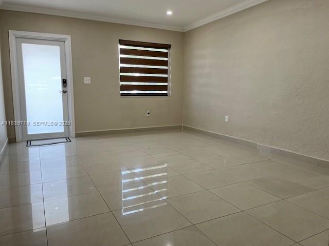 330 W 40th Place