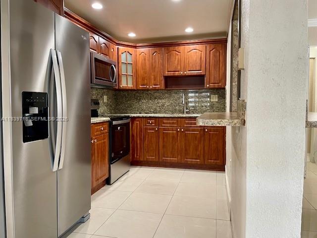 330 W 40th Place