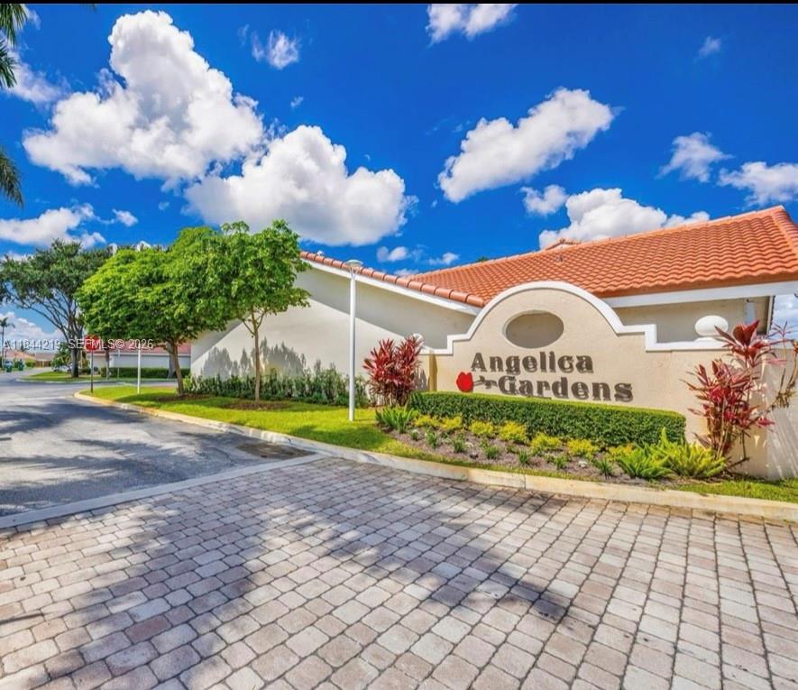 8453 NW 189 Street Road