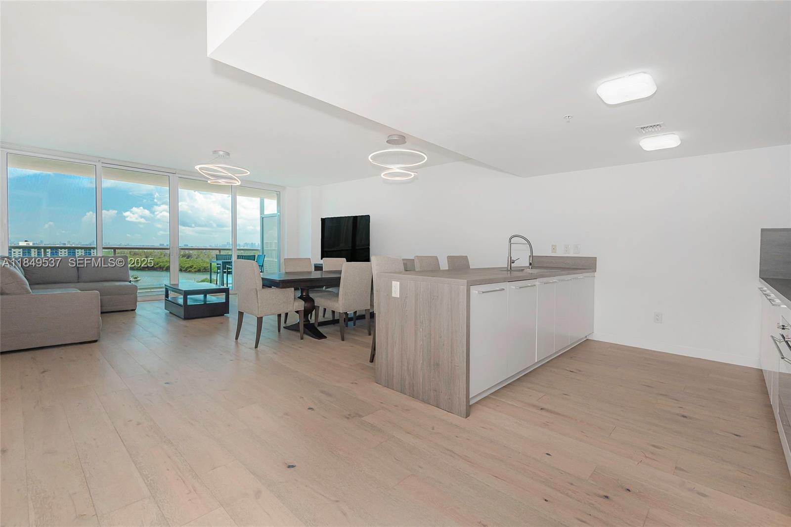 400 Sunny Isles Boulevard