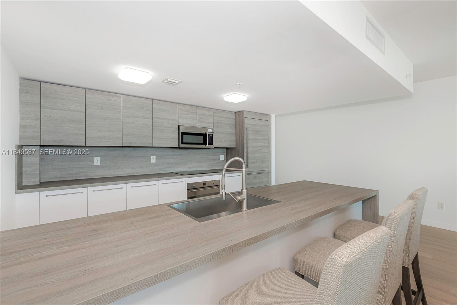 400 Sunny Isles Boulevard