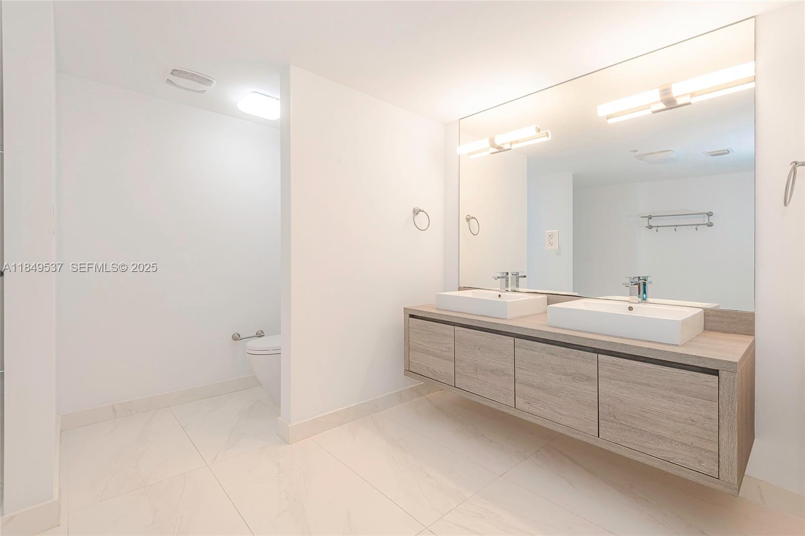 400 Sunny Isles Boulevard